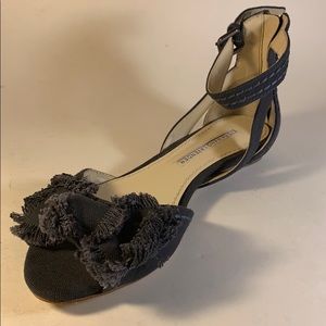 Vera Wang Lavender size 5 1/2M New Never Worn